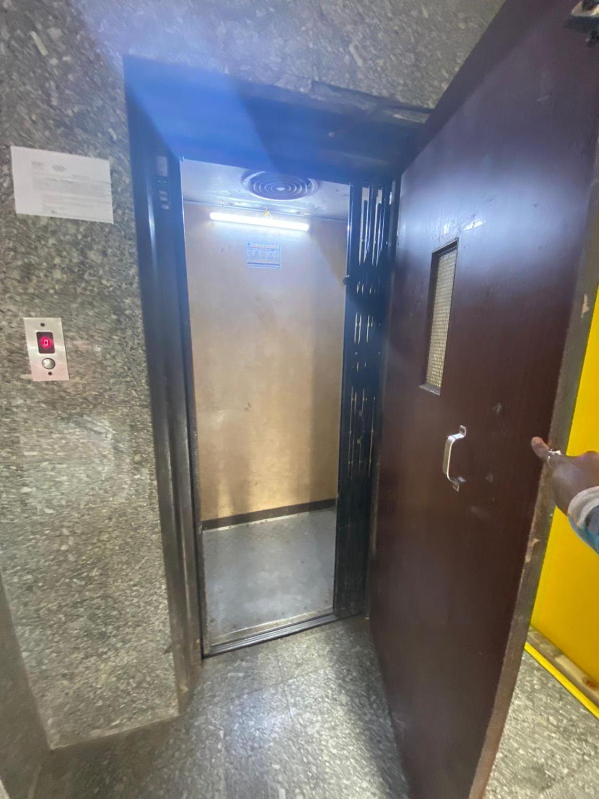Apartament 2 Bed 2 Bath Prime Bandra Sea Views 5 *